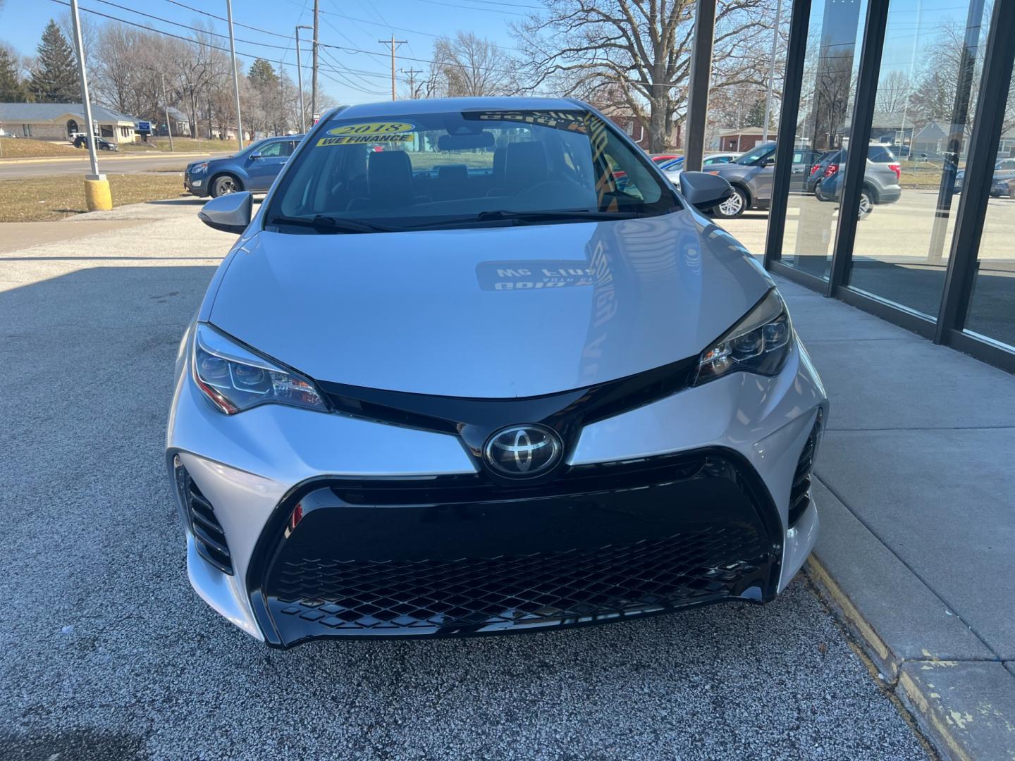 2018 Classic Silver Metallic Toyota Corolla SE CVT (5YFBURHE8JP) with an 1.8L L4 DOHC 16V engine, 6-Speed Manual transmission, located at 1633 W Kimberly, Davenport, IA, 52806, (563) 323-5341, 41.559456, -90.598732 - Photo#2